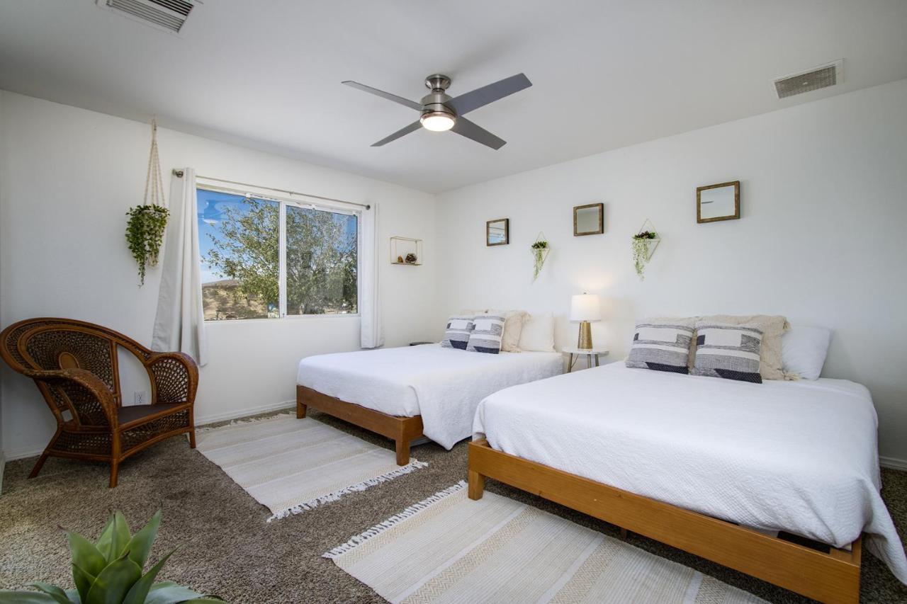 Sapphire Haven + Casita! Pool + Spa + Movie Theatre + 10 Min To Monument! Villa Joshua Tree Buitenkant foto