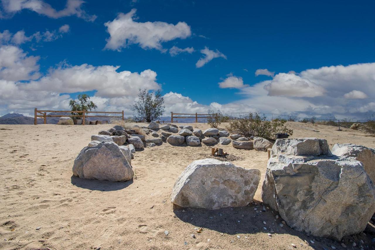 Sapphire Haven + Casita! Pool + Spa + Movie Theatre + 10 Min To Monument! Villa Joshua Tree Buitenkant foto